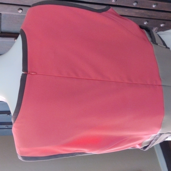 𝅺LADIES size 16 dress coral, beige, and cream with brown Silver snaps & zipper - Picture 6 of 6